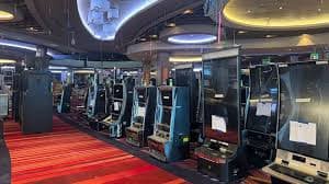 Pemain di aplikasi mobile jago168 menganalisis tangan Texas Poker dengan statistik real-time